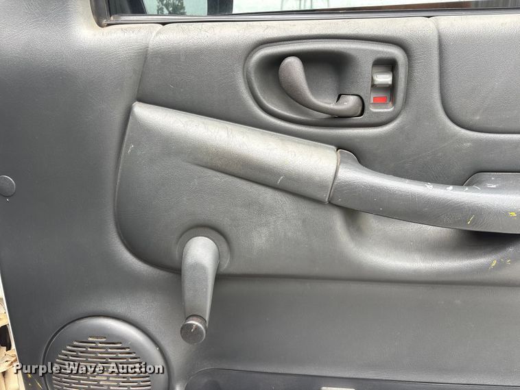 image for item EI5917 2001 Chevrolet S10 pickup truck