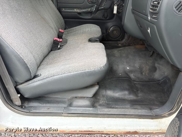 image for item EI5917 2001 Chevrolet S10 pickup truck