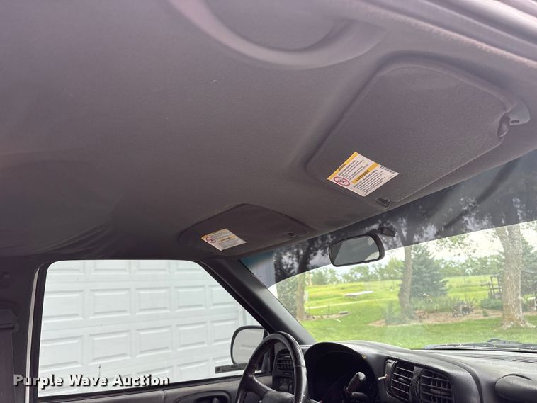 image for item EI5917 2001 Chevrolet S10 pickup truck