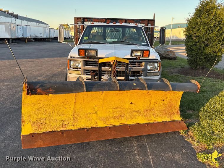 image for item EM0117 1998 Chevrolet Silverado 3500HD flatbed pickup truck