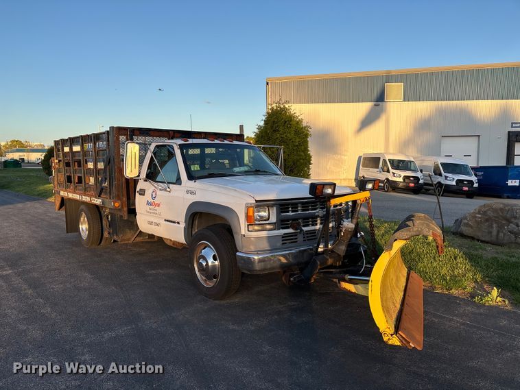 image for item EM0117 1998 Chevrolet Silverado 3500HD flatbed pickup truck