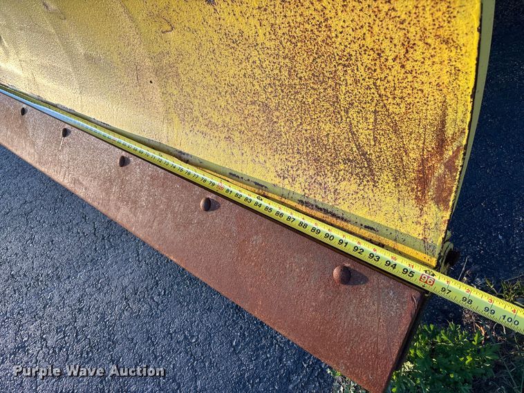 image for item EM0117 1998 Chevrolet Silverado 3500HD flatbed pickup truck