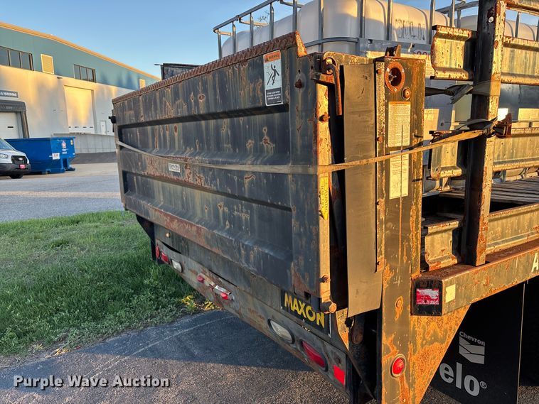 image for item EM0117 1998 Chevrolet Silverado 3500HD flatbed pickup truck
