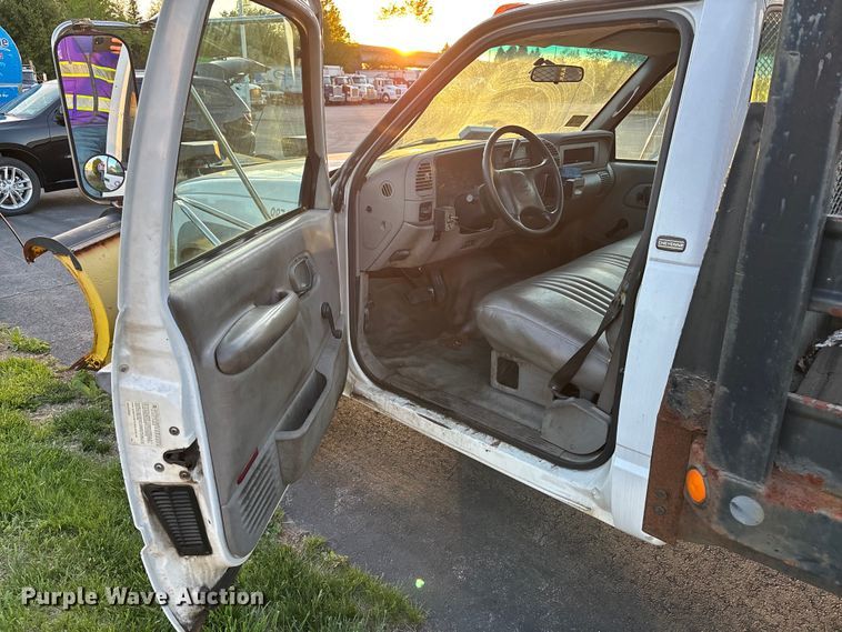 image for item EM0117 1998 Chevrolet Silverado 3500HD flatbed pickup truck