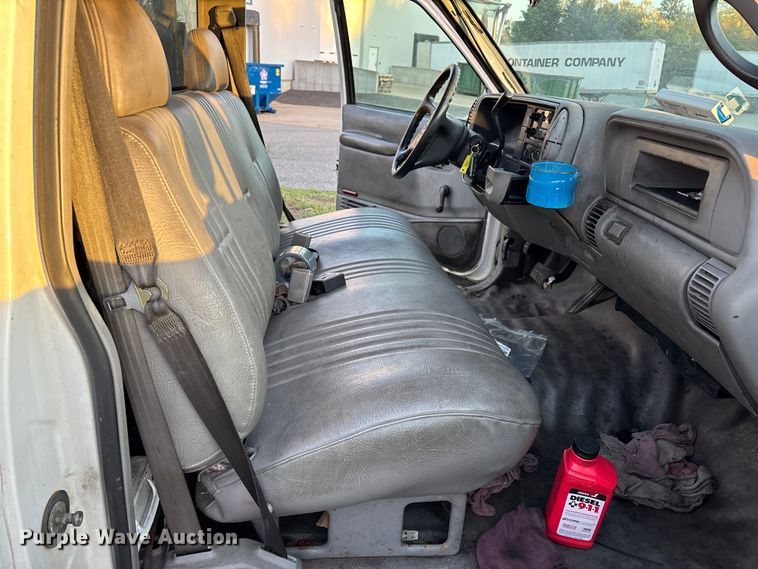 image for item EM0117 1998 Chevrolet Silverado 3500HD flatbed pickup truck