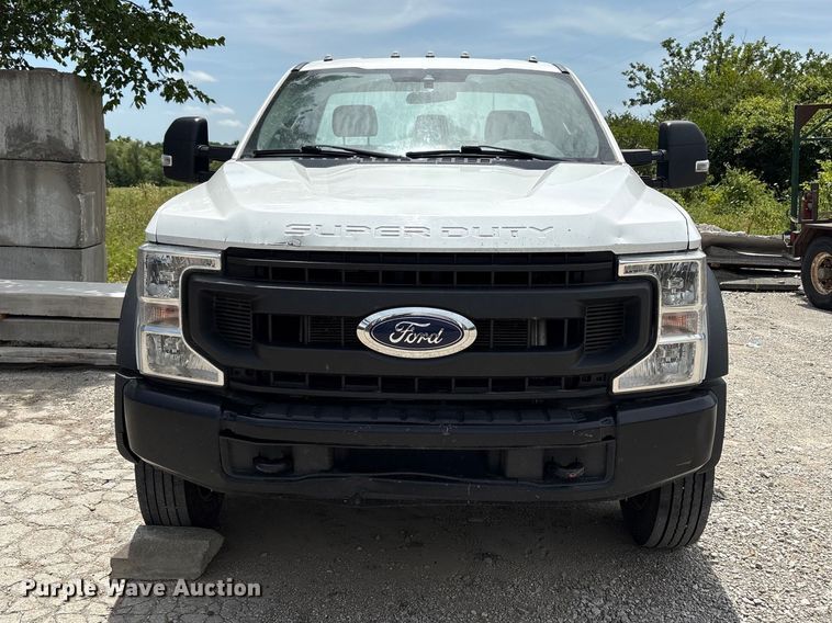 image for item EN0386 2020 Ford F550 Super Duty truck cab and chassis