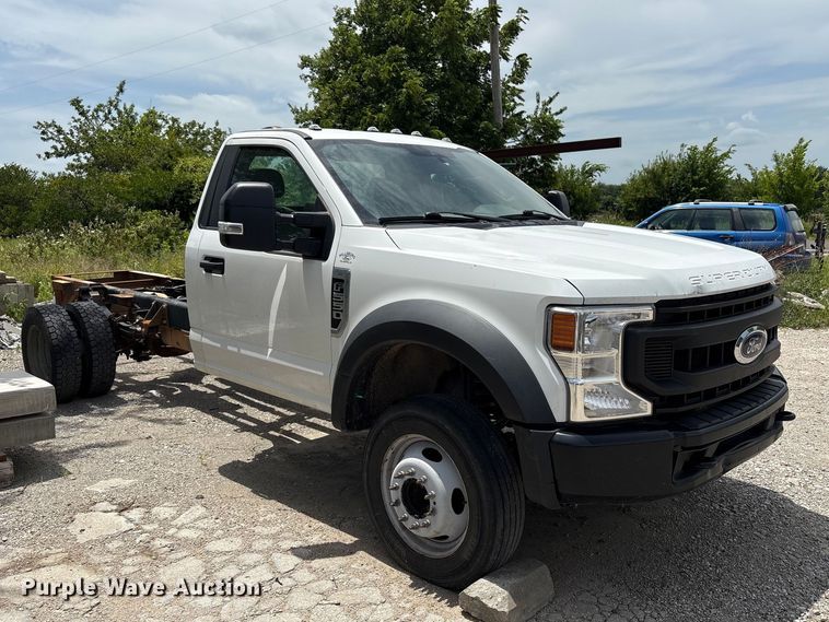 image for item EN0386 2020 Ford F550 Super Duty truck cab and chassis