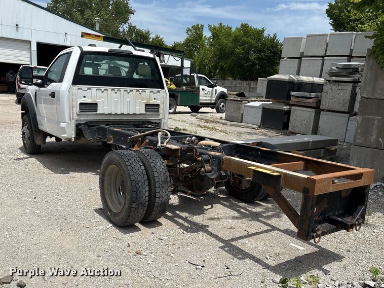 image for item EN0386 2020 Ford F550 Super Duty truck cab and chassis