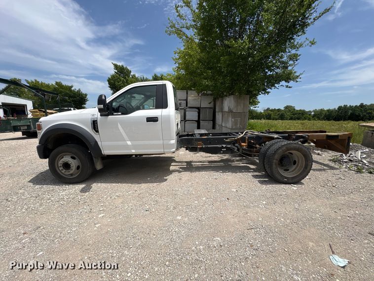 image for item EN0386 2020 Ford F550 Super Duty truck cab and chassis
