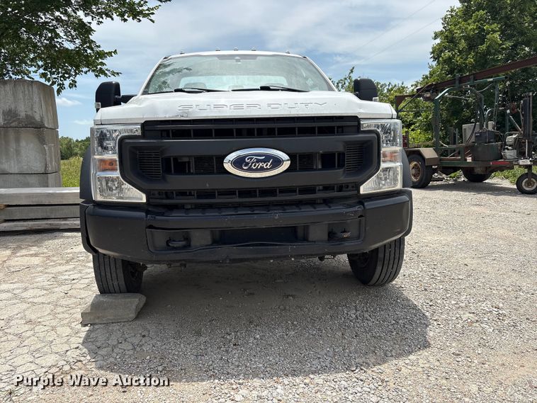 image for item EN0386 2020 Ford F550 Super Duty truck cab and chassis