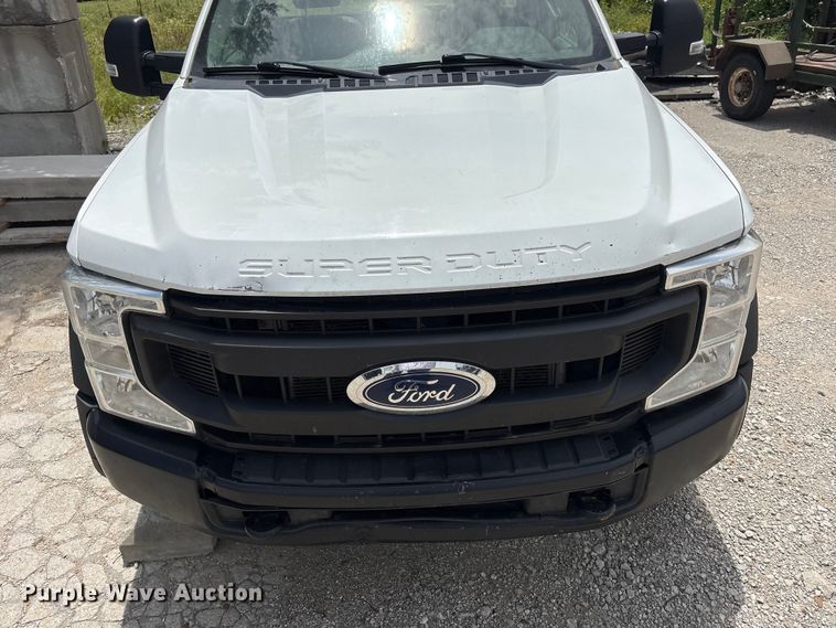 image for item EN0386 2020 Ford F550 Super Duty truck cab and chassis