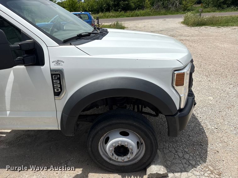image for item EN0386 2020 Ford F550 Super Duty truck cab and chassis