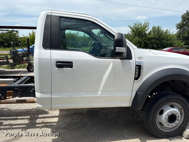 image for item EN0386 2020 Ford F550 Super Duty truck cab and chassis