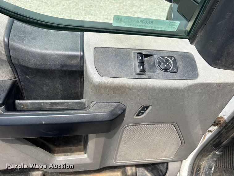 image for item EN0386 2020 Ford F550 Super Duty truck cab and chassis