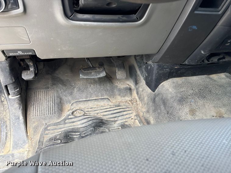 image for item EN0386 2020 Ford F550 Super Duty truck cab and chassis