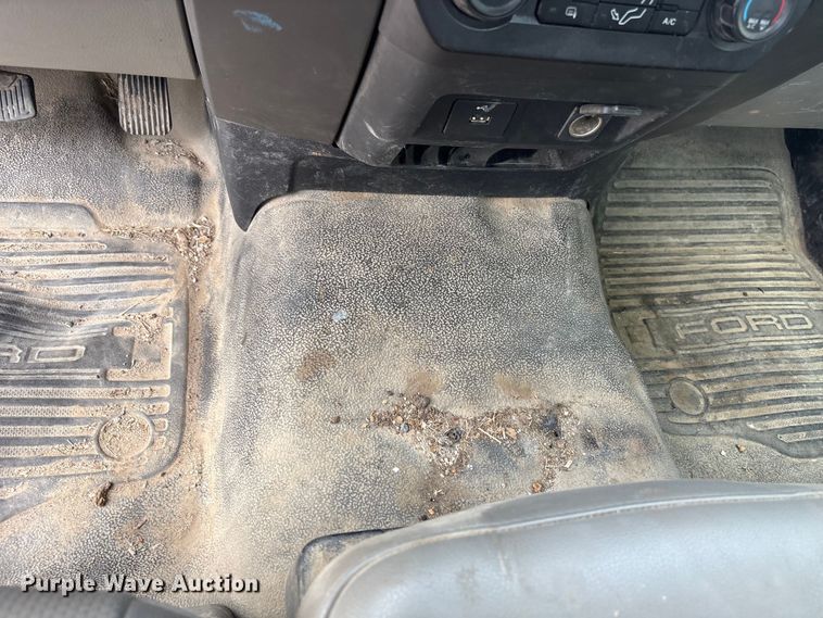 image for item EN0386 2020 Ford F550 Super Duty truck cab and chassis