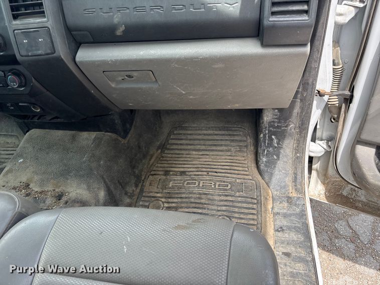 image for item EN0386 2020 Ford F550 Super Duty truck cab and chassis