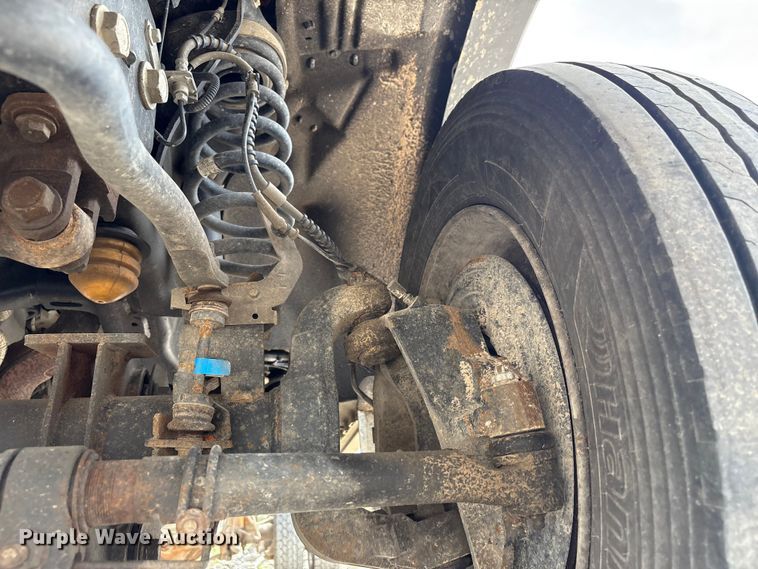 image for item EN0386 2020 Ford F550 Super Duty truck cab and chassis