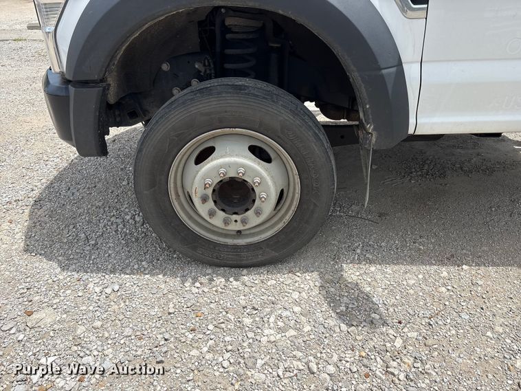 image for item EN0386 2020 Ford F550 Super Duty truck cab and chassis