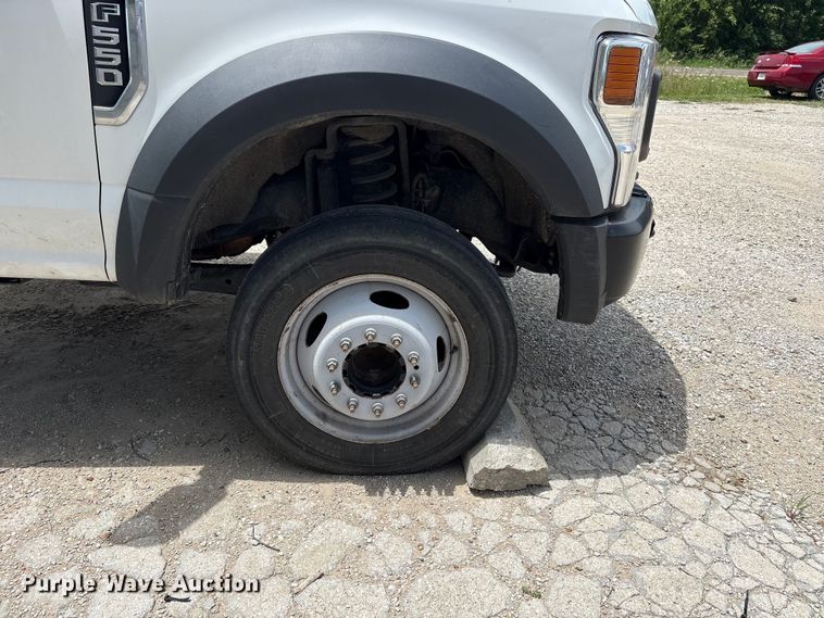 image for item EN0386 2020 Ford F550 Super Duty truck cab and chassis