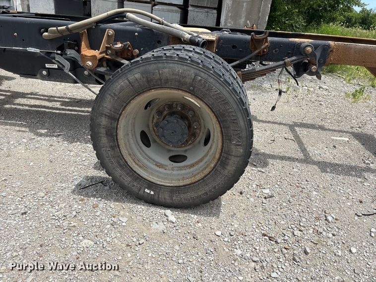 image for item EN0386 2020 Ford F550 Super Duty truck cab and chassis