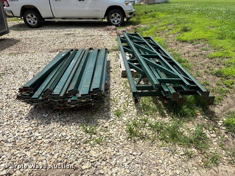 image for item EO4371 Tire racks