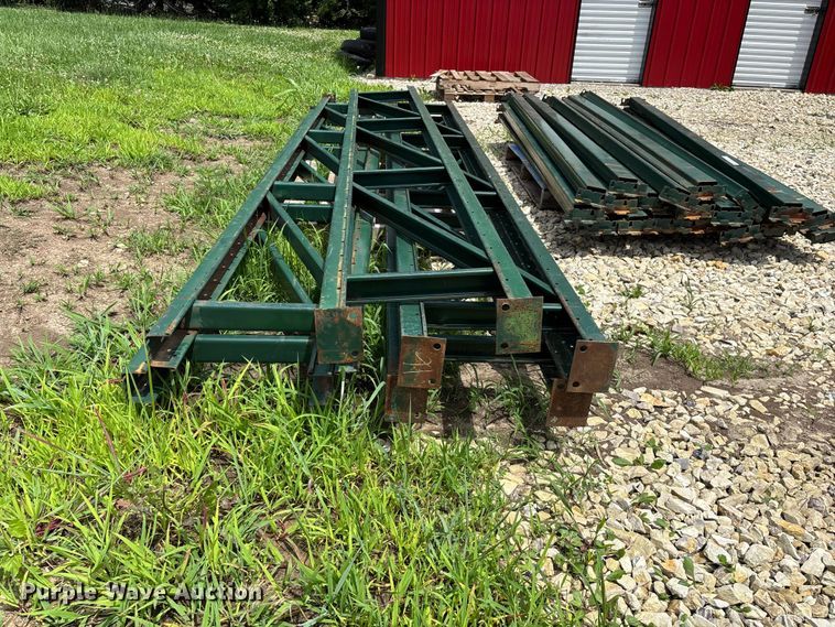 image for item EO4371 Tire racks
