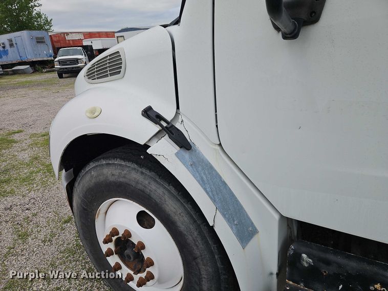 image for item EO7282 2006 Freightliner  Business Class M2 box truck