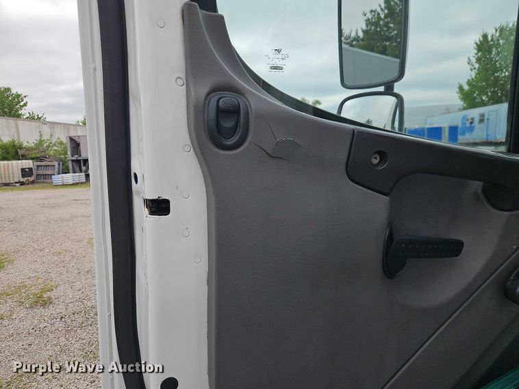 image for item EO7282 2006 Freightliner  Business Class M2 box truck