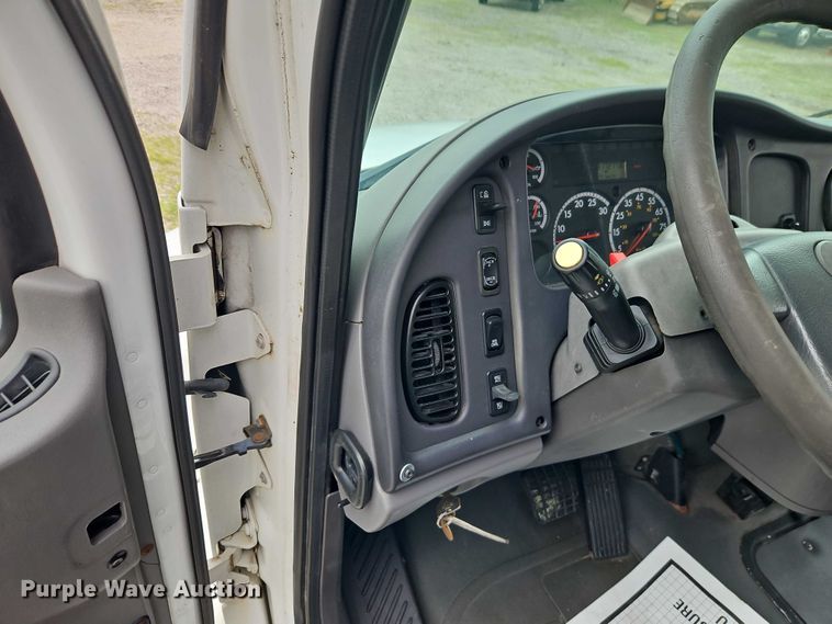 image for item EO7282 2006 Freightliner  Business Class M2 box truck