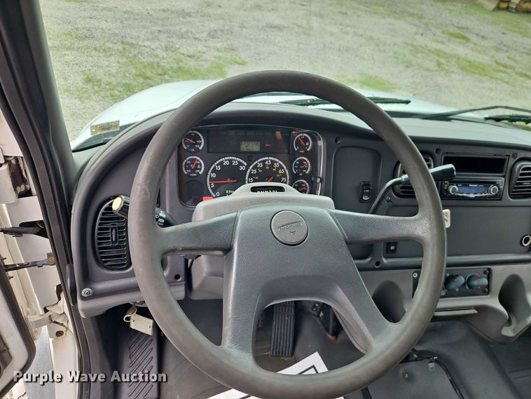 image for item EO7282 2006 Freightliner  Business Class M2 box truck