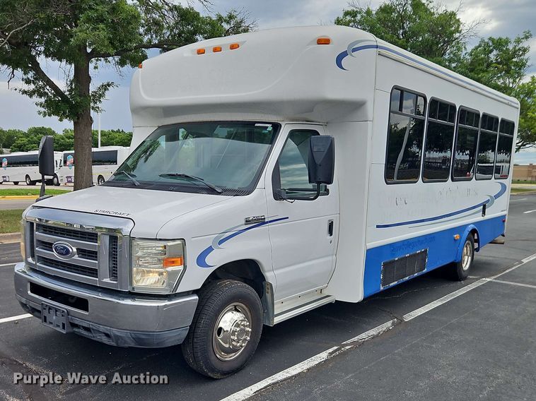 Photo of a 2011 Ford E-450