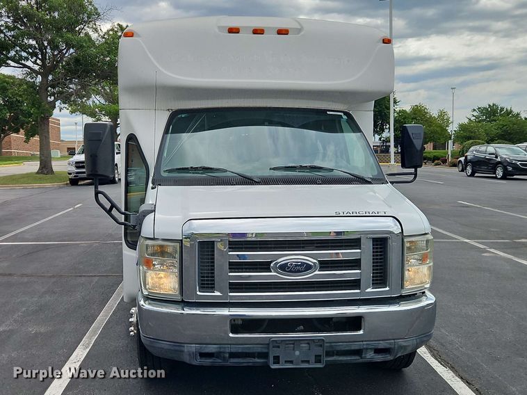 image for item EO8512 2011 Ford E-450 shuttle bus