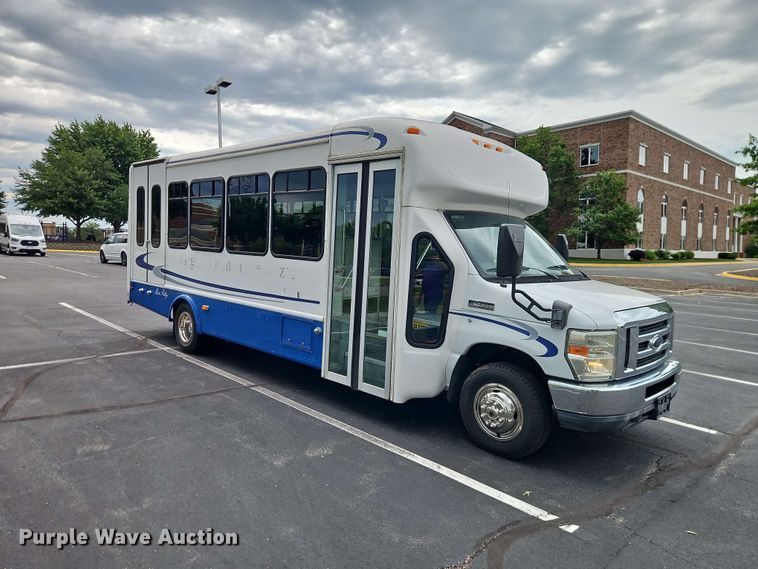 image for item EO8512 2011 Ford E-450 shuttle bus
