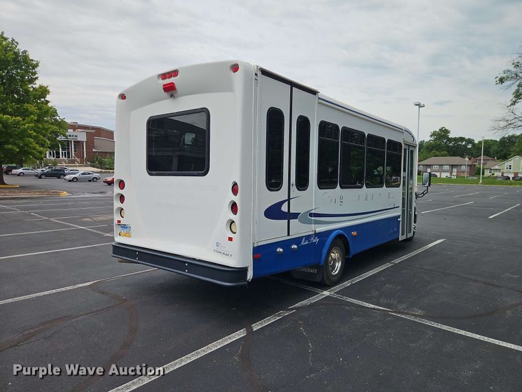 image for item EO8512 2011 Ford E-450 shuttle bus