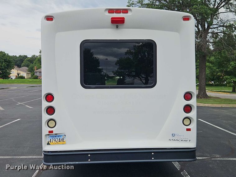image for item EO8512 2011 Ford E-450 shuttle bus