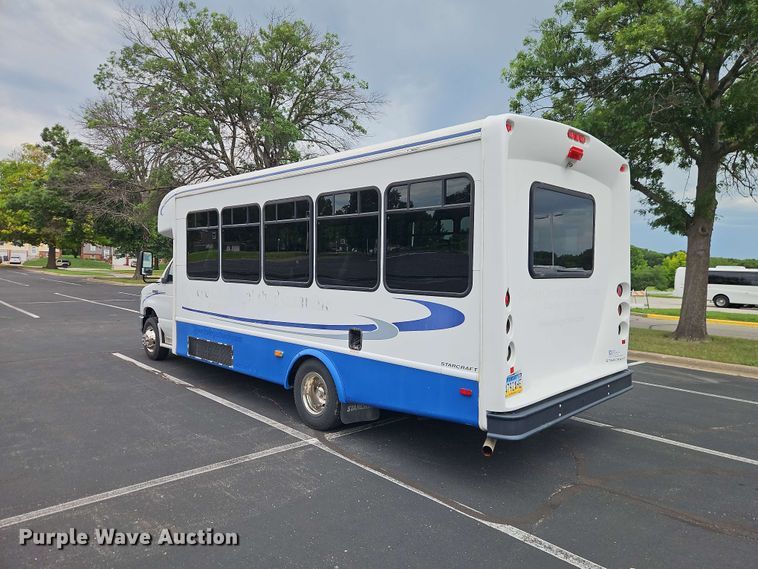image for item EO8512 2011 Ford E-450 shuttle bus