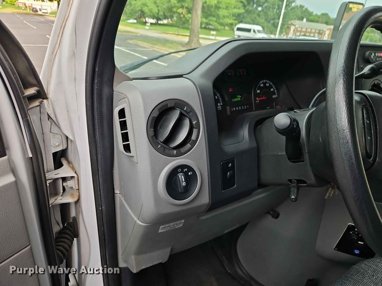 image for item EO8512 2011 Ford E-450 shuttle bus