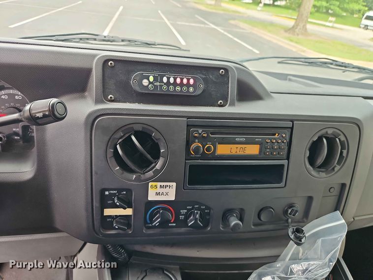 image for item EO8512 2011 Ford E-450 shuttle bus