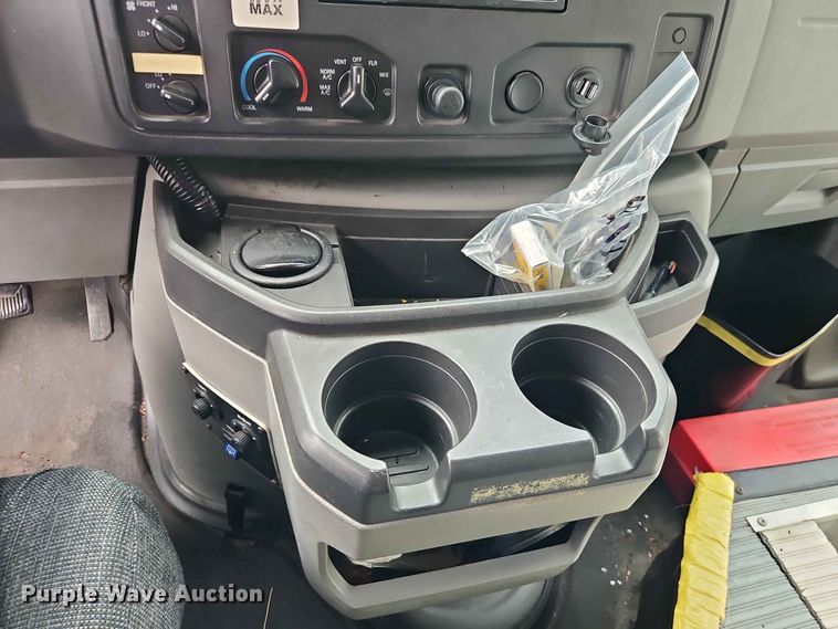 image for item EO8512 2011 Ford E-450 shuttle bus