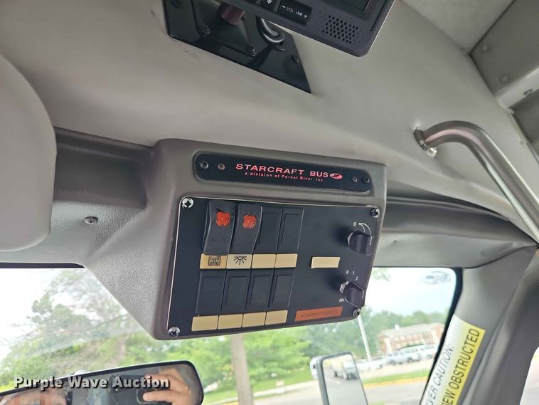 image for item EO8512 2011 Ford E-450 shuttle bus