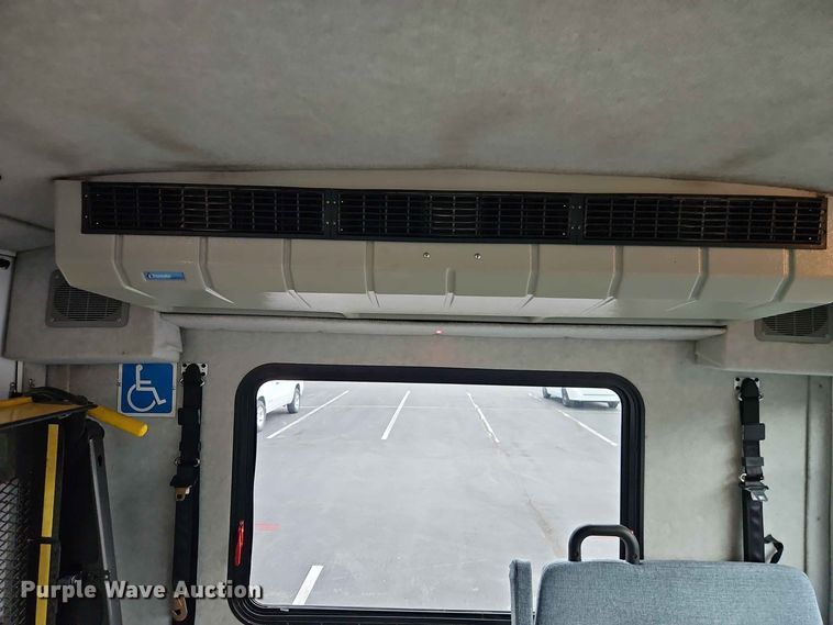 image for item EO8512 2011 Ford E-450 shuttle bus