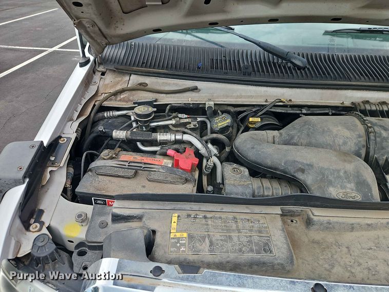 image for item EO8512 2011 Ford E-450 shuttle bus