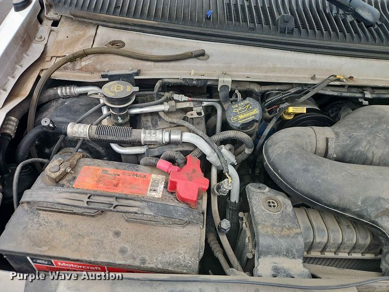 image for item EO8512 2011 Ford E-450 shuttle bus