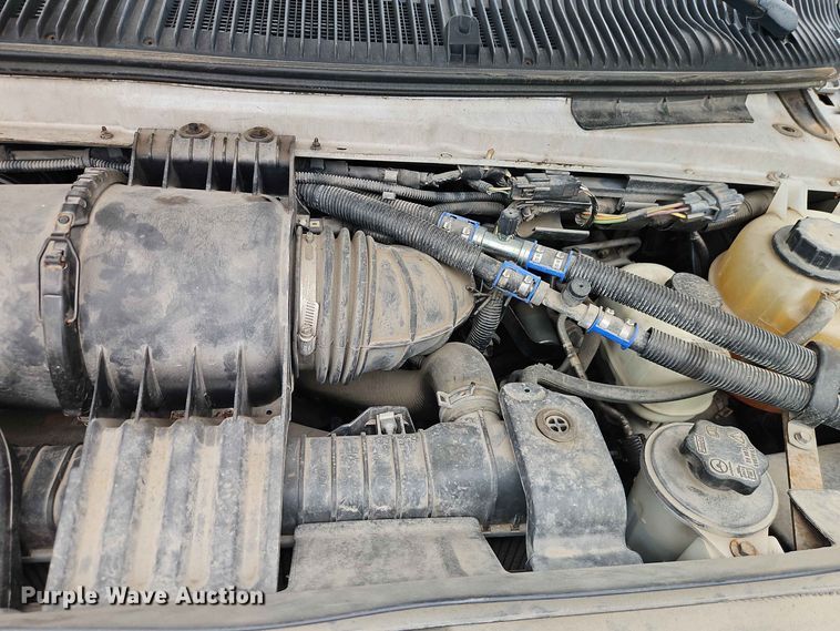 image for item EO8512 2011 Ford E-450 shuttle bus