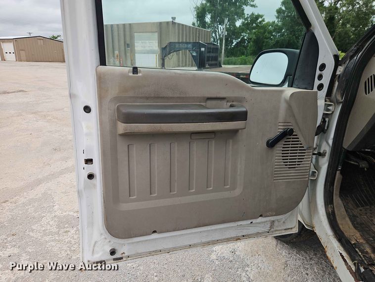 image for item EO8520 2008 Ford F250 Super Duty utility bed pickup truck