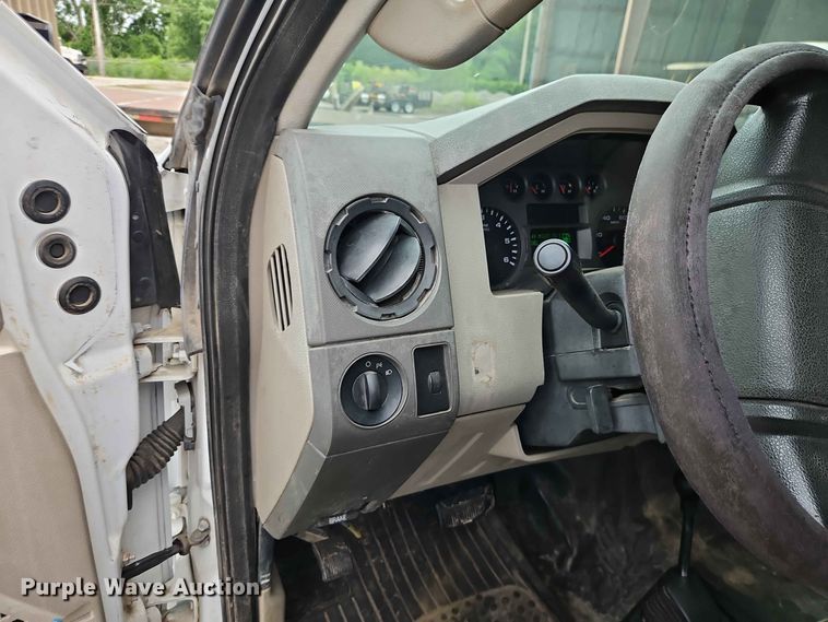 image for item EO8520 2008 Ford F250 Super Duty utility bed pickup truck