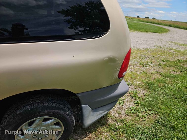 image for item EO8529 2000 Dodge Grand Caravan SE van