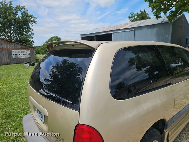 image for item EO8529 2000 Dodge Grand Caravan SE van