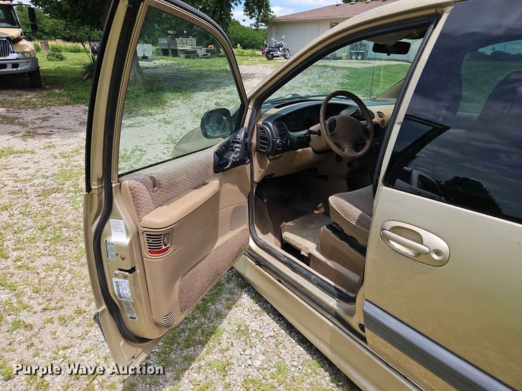 image for item EO8529 2000 Dodge Grand Caravan SE van